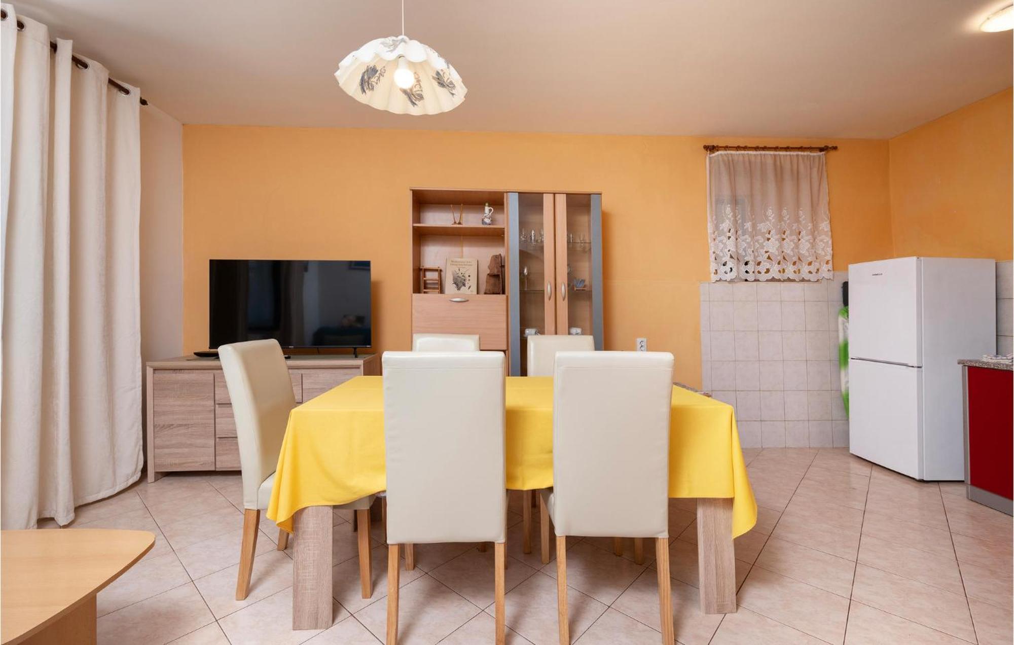 Cozy Apartment In Fazana With Kitchen Zewnętrze zdjęcie